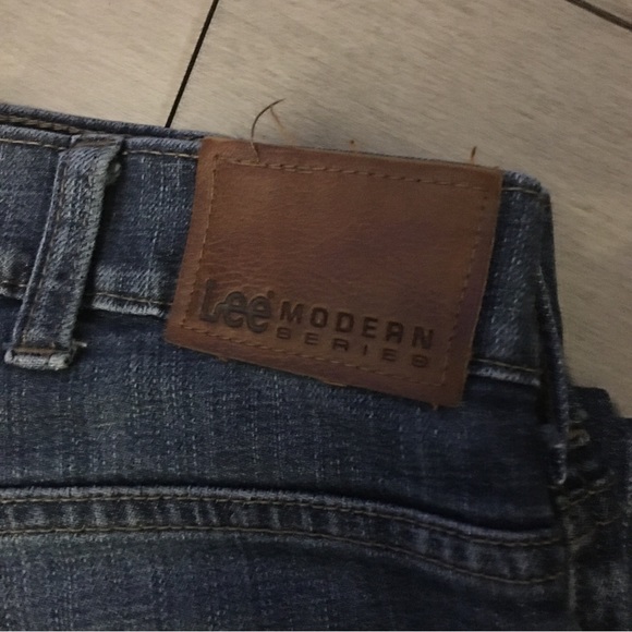 LEE JEANS L231 MODERN SERIES SLIM FIT TAPERED LEG SIZE 34” x 32” - Picture 3 of 10